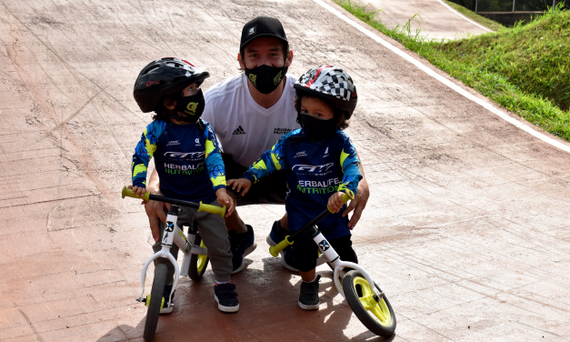 Los Oquendos se tomaron la última clase del año de los semilleros de BMX Antioquia