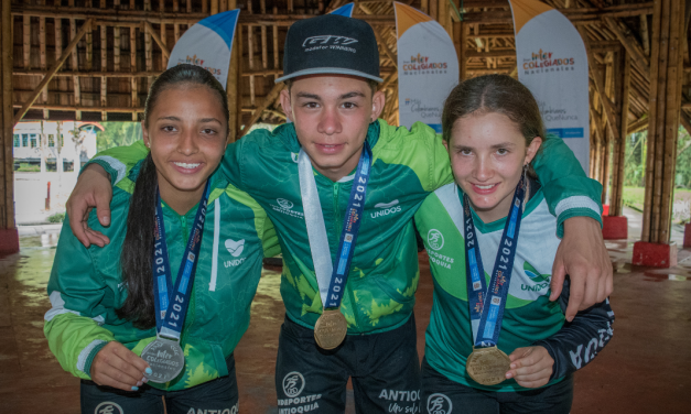 Carranza, Mariana Agudelo y Juan José Velásquez hicieron sonar el himno de Antioquia en los Juegos Supérate