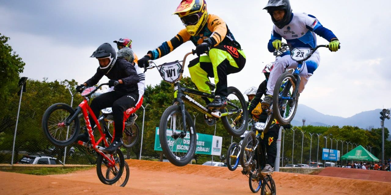 Video: Con 750 bicicrosistas se dio apertura a la Copa Interclubes 2020