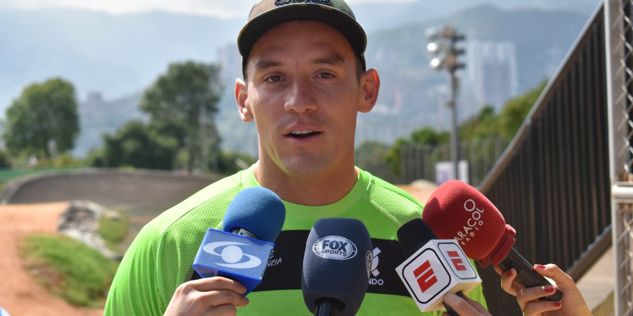 «Debemos seguir entrenando, seguir tranquilos en casa»: Carlos Mario Oquendo