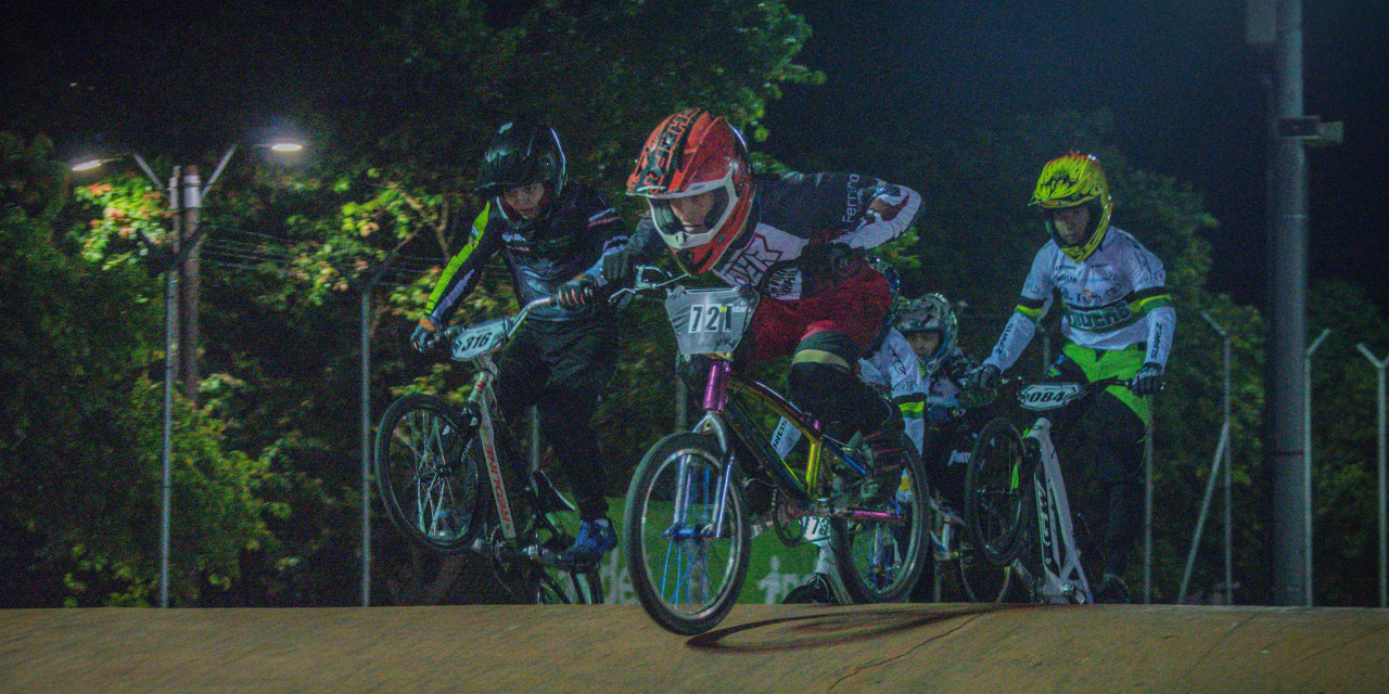 La Maquinita, Juanita, Sharon y 5 corredores más, brillaron en el chequeo nocturno