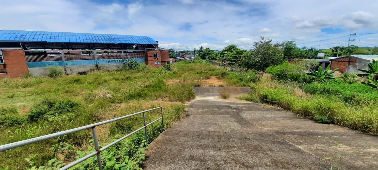 Visita a Tarazá, augura la recuperación de la pista del municipio