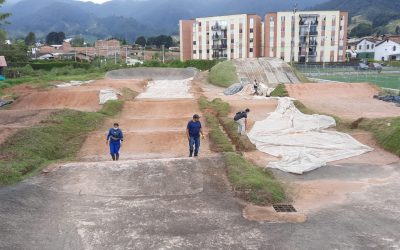 Don Jaime ya trabaja para dejar a punto la pista de El Carmen de Viboral