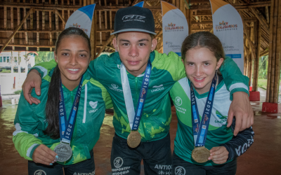 Carranza, Mariana Agudelo y Juan José Velásquez hicieron sonar el himno de Antioquia en los Juegos Supérate