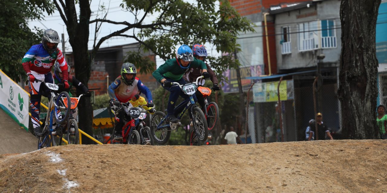 En Carepa, el BMX continúa dando espectáculo en los Juegos Intercolegiados
